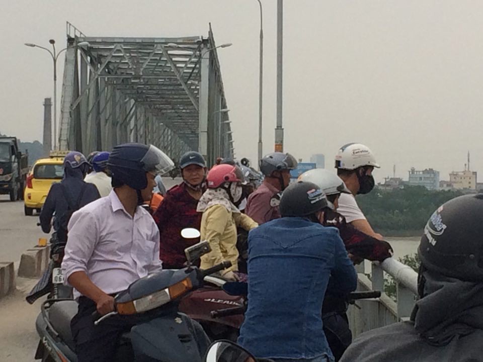 Nhắn tin cho bố con đi chết đây, nam thanh niên nhảy cầu tự tử