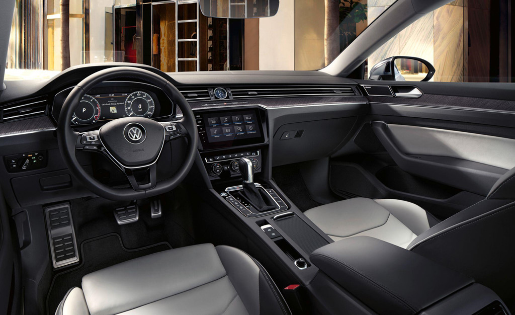 Sedan đầu bảng của Volkswagen chốt giá rẻ hơn BMW 3-Series