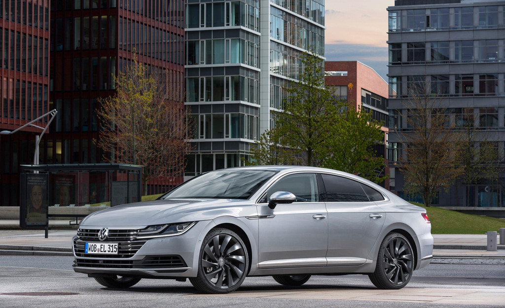 Sedan đầu bảng của Volkswagen chốt giá rẻ hơn BMW 3-Series