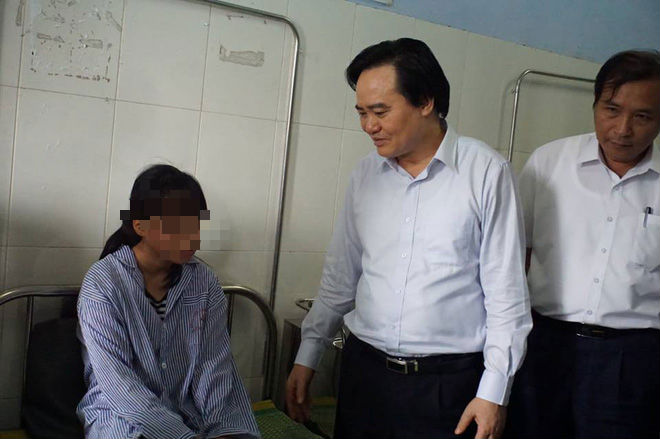 Cô giáo chủ nhiệm lý giải việc yêu cầu xóa clip nữ sinh bị lột đồ, đánh hội đồng dã man