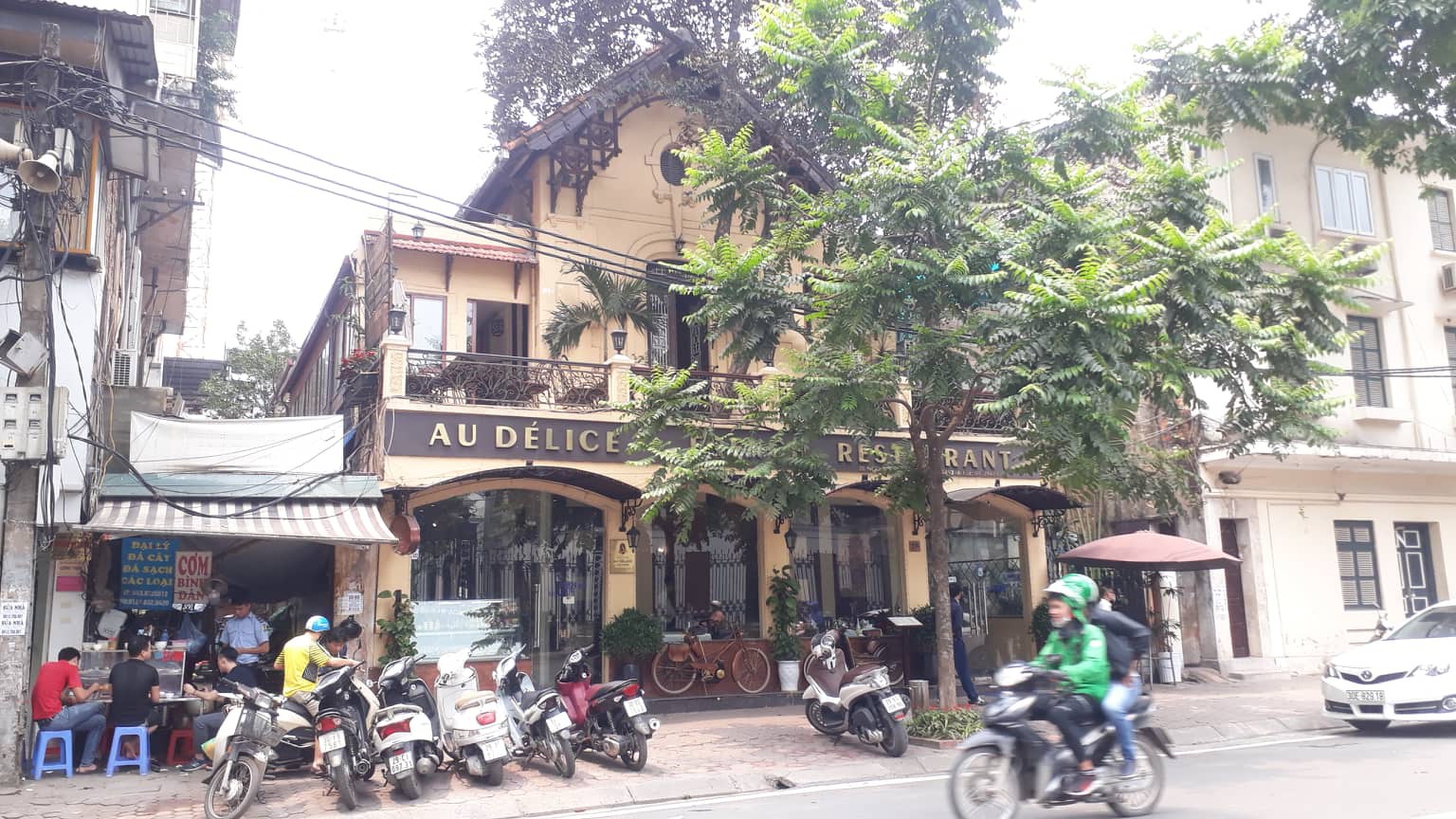 Hà Nội: Nam nhân viên nhà hàng sang trọng nghi sờ ngực và hành hung nữ đồng nghiệp