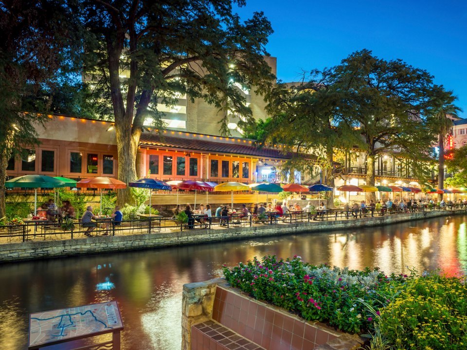 Thế giới làm gì trong ngày Cá tháng Tư?