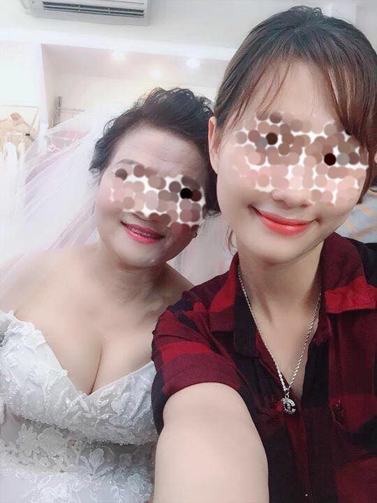 Cô dâu cao tuổi mặc váy cưới đi tìm hạnh phúc muộn khiến dân mạng xôn xao, nhưng đa phần mải soi vòng 1