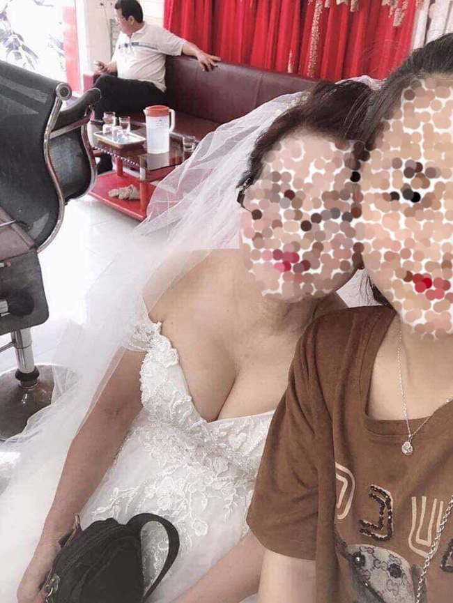 Cô dâu cao tuổi mặc váy cưới đi tìm hạnh phúc muộn khiến dân mạng xôn xao, nhưng đa phần mải soi vòng 1