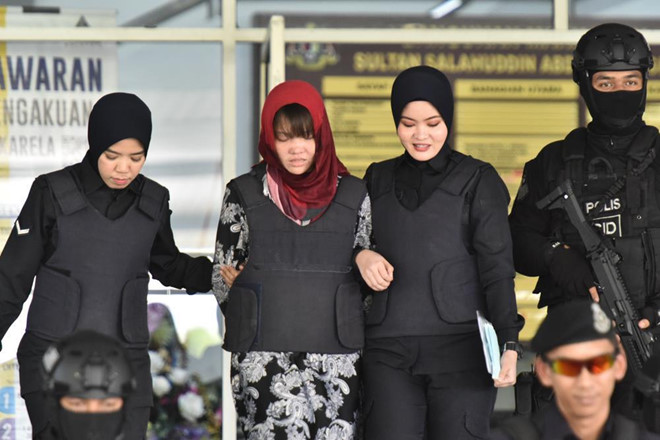 Trực tiếp: Đoàn Thị Hương mỉm cười rời tòa, chờ ngày tự do