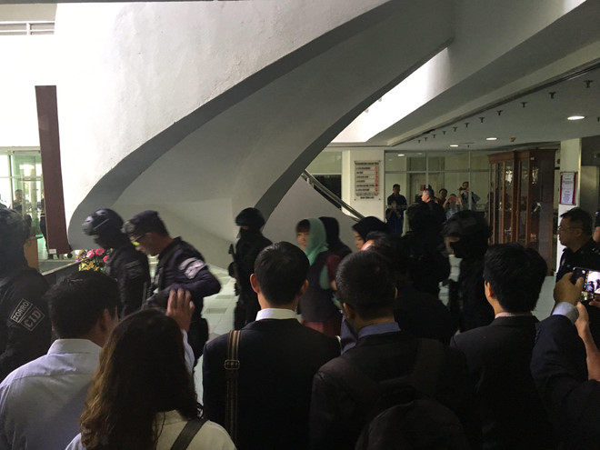 Trực tiếp: Đoàn Thị Hương mỉm cười rời tòa, chờ ngày tự do