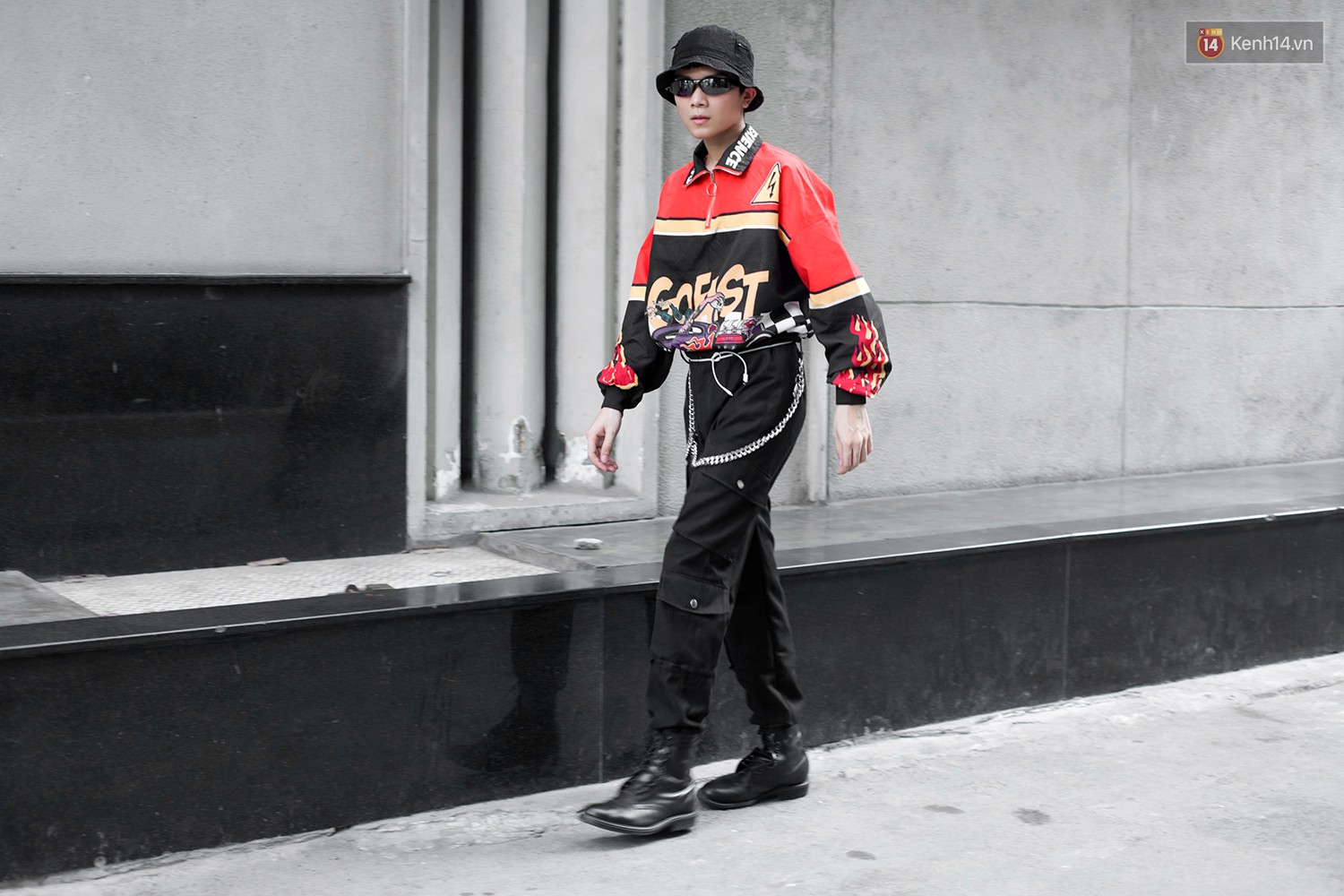 Áo blouse + chân váy chữ A và crop top + quần túi hộp là 2 công thức bạn sẽ muốn áp dụng ngay sau khi ngắm street style giới trẻ Việt tuần qua