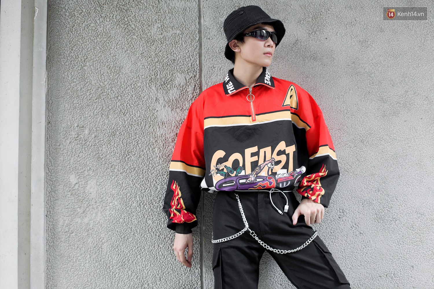 Áo blouse + chân váy chữ A và crop top + quần túi hộp là 2 công thức bạn sẽ muốn áp dụng ngay sau khi ngắm street style giới trẻ Việt tuần qua