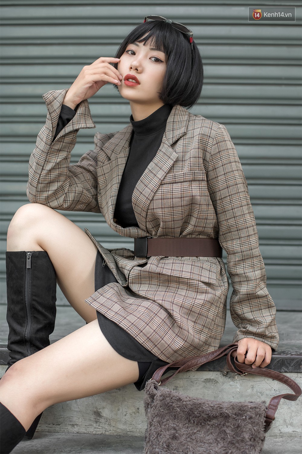 Áo blouse + chân váy chữ A và crop top + quần túi hộp là 2 công thức bạn sẽ muốn áp dụng ngay sau khi ngắm street style giới trẻ Việt tuần qua