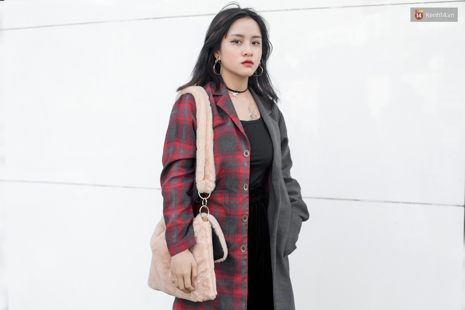 Áo blouse + chân váy chữ A và crop top + quần túi hộp là 2 công thức bạn sẽ muốn áp dụng ngay sau khi ngắm street style giới trẻ Việt tuần qua