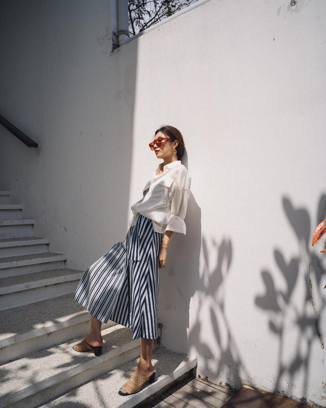 Bạn sẽ không còn nghĩ áo sơ mi trắng nhạt như nước ốc nếu biết 10 cách diện 100% sành điệu, hút mắt này