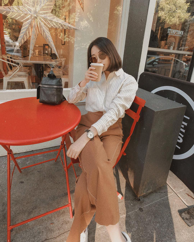 Bạn sẽ không còn nghĩ áo sơ mi trắng nhạt như nước ốc nếu biết 10 cách diện 100% sành điệu, hút mắt này