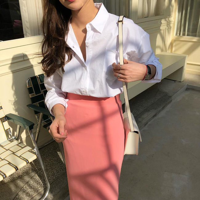 Bạn sẽ không còn nghĩ áo sơ mi trắng nhạt như nước ốc nếu biết 10 cách diện 100% sành điệu, hút mắt này