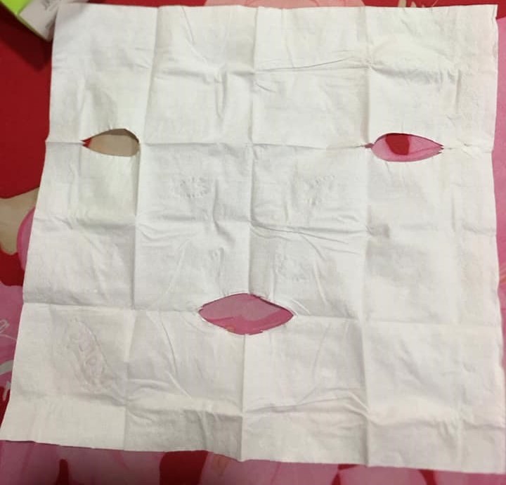 Dở khóc dở cười với hàng khuyến mãi khi mua gel lột mụn, cô gái được dân mạng khuyên khoét lỗ mũi ra thở