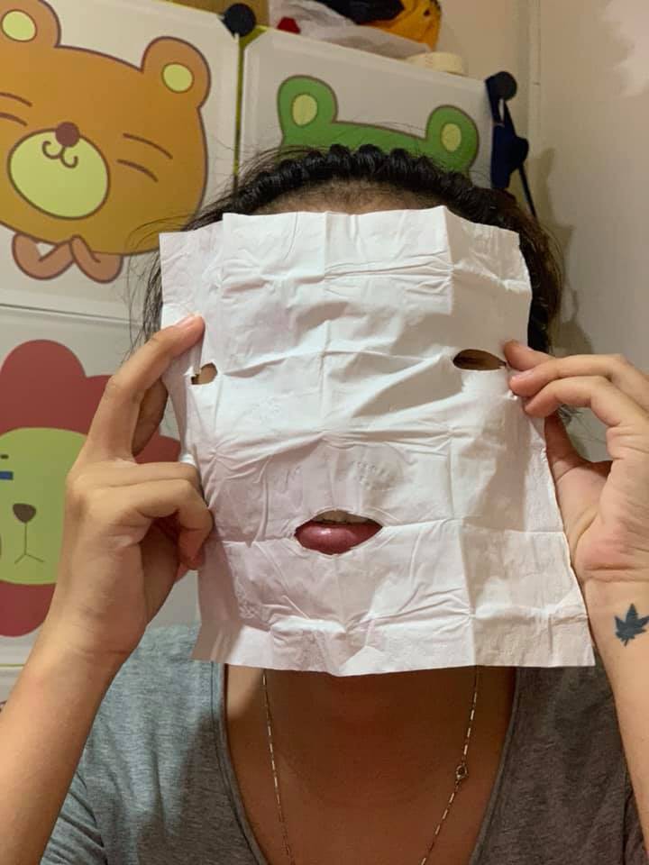 Dở khóc dở cười với hàng khuyến mãi khi mua gel lột mụn, cô gái được dân mạng khuyên khoét lỗ mũi ra thở