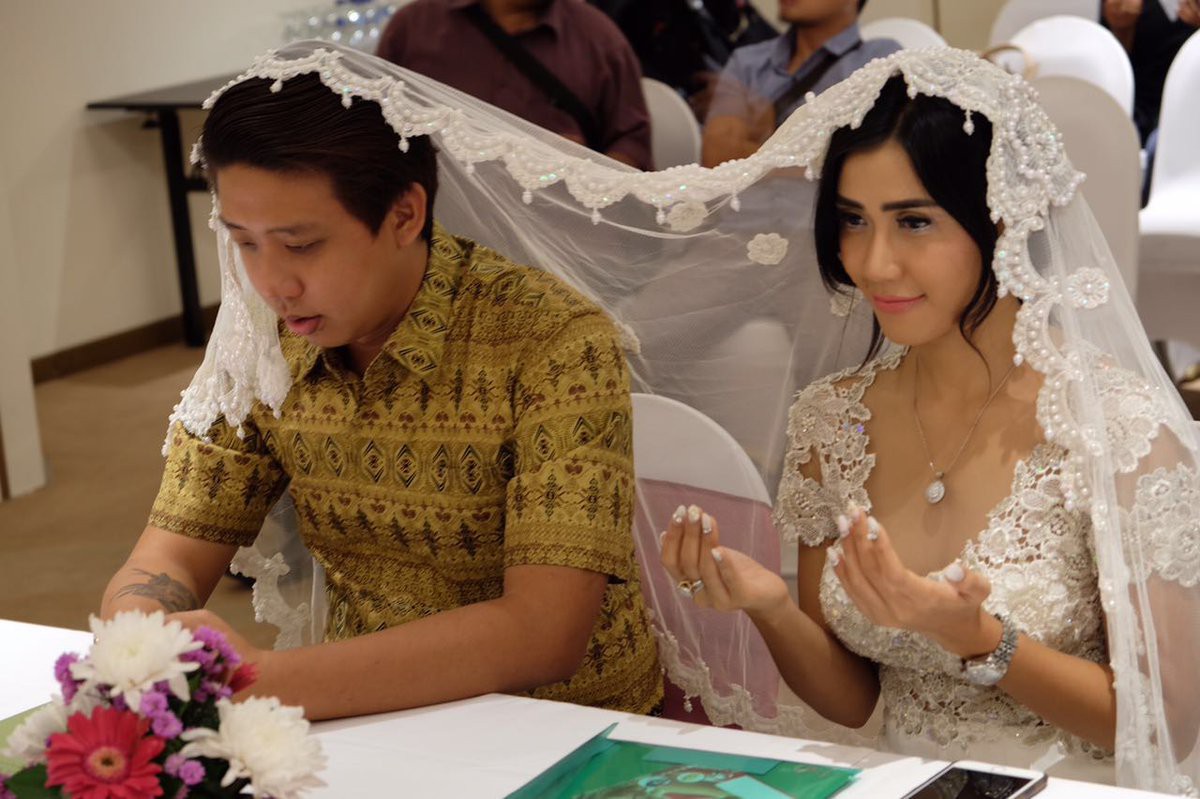 Chàng tỷ phú và chiến thuật tán gái dồn dập bằng đồ hiệu đắt khủng khiếp, chỉ sau 3 ngày đã khiến nàng gật đầu cái rụp