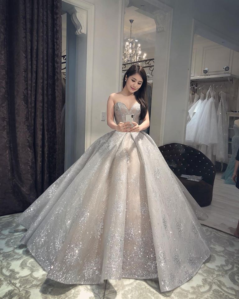 Cát Phượng có thai ở tuổi 50, Hương Tràm mặc váy cưới lên xe hoa: Loạt tin giật gân bao phủ Vbiz hôm nay