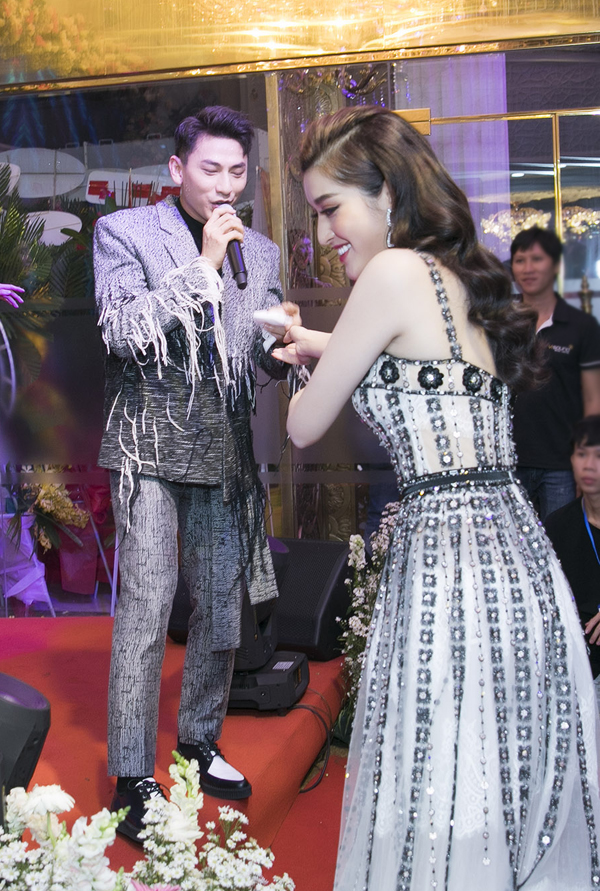 Huyền My đeo đồng hồ 3 tỷ đồng đi sự kiện