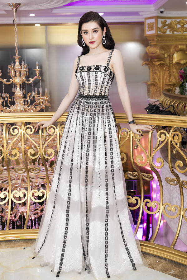 Huyền My đeo đồng hồ 3 tỷ đồng đi sự kiện