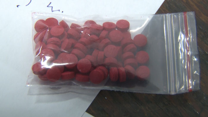 Huế: Bắt đối tượng tàng trữ hàng nghìn viên ma túy trong nhà