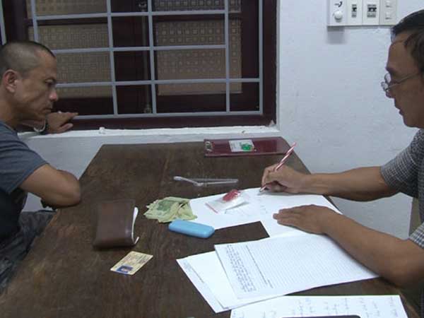 Huế: Bắt đối tượng tàng trữ hàng nghìn viên ma túy trong nhà