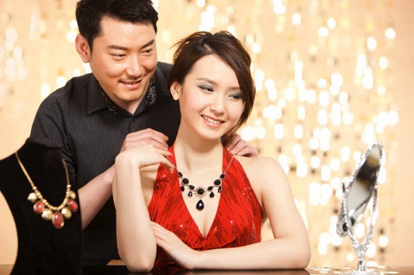 Đúng ngày giỗ cụ, con dâu đứng trước toàn thể họ hàng xin trả lại chồng cho bố mẹ dạy khiến cả họ nhà tôi ngớ người kinh ngạc