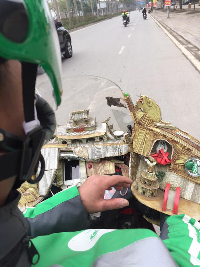 Anh tài xế được phong tặng danh hiệu chàng trai vàng trong làng Grab bởi hành động siêu dễ thương này