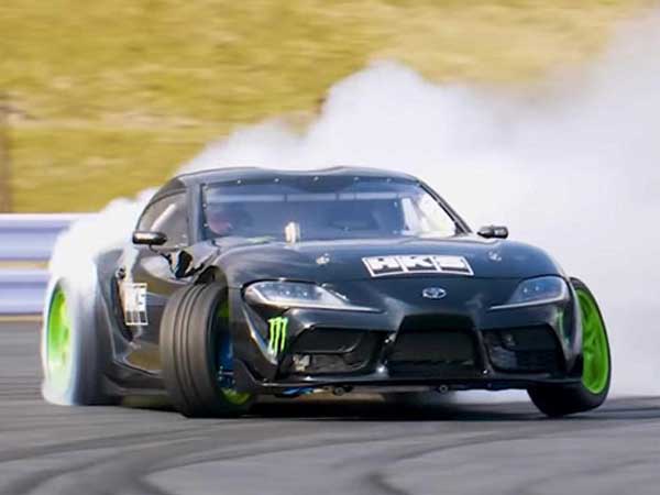 Toyota Supra 2020 của vua drift bốc cháy trong ngày đầu ra mắt