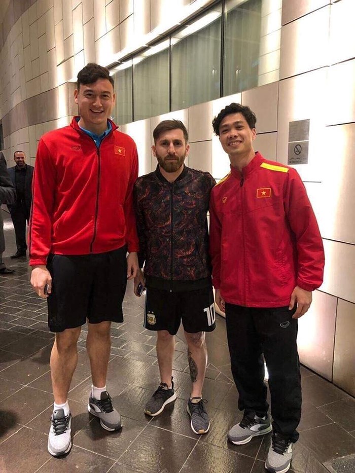 Công Phượng than thở vì bị chê mập, Văn Lâm chẳng an ủi thì thôi còn trách móc về chuyện này