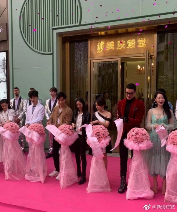 Phạm Băng Băng để lộ thân hình phát tướng giữa tin đồn mang thai với Lý Thần