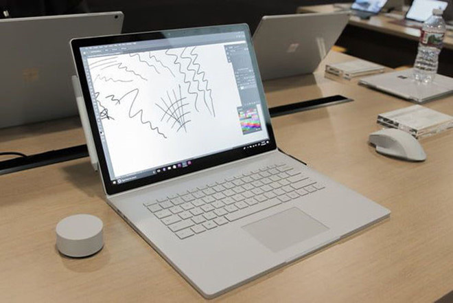Microsoft ra mắt Surface Book 2 với CPU lõi tứ mới nhất từ Intel