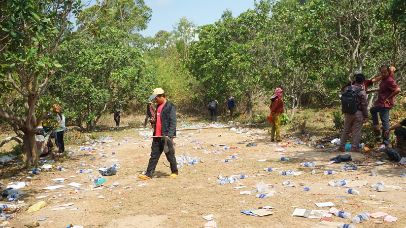 Dân nườm nượp tìm tiền, vàng sau vụ bắt sòng bạc khủng ở Gia Lai