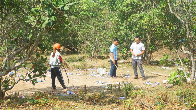 Dân nườm nượp tìm tiền, vàng sau vụ bắt sòng bạc khủng ở Gia Lai