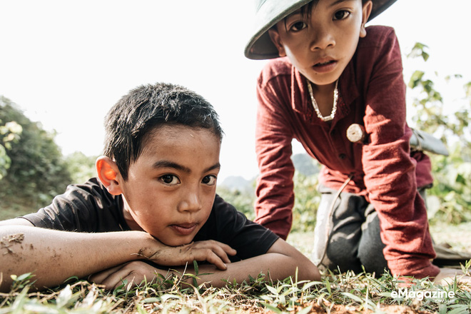 Lên bản Bống Hà gặp cậu bé đạp xe 100km thăm em: Vì vạn sự đều có bắt đầu và kết thúc, chỉ có anh em mình luôn luôn bên nhau