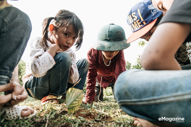 Lên bản Bống Hà gặp cậu bé đạp xe 100km thăm em: Vì vạn sự đều có bắt đầu và kết thúc, chỉ có anh em mình luôn luôn bên nhau