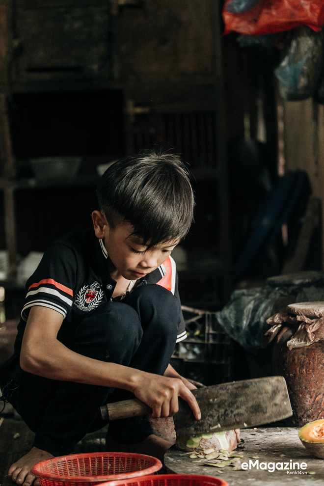 Lên bản Bống Hà gặp cậu bé đạp xe 100km thăm em: Vì vạn sự đều có bắt đầu và kết thúc, chỉ có anh em mình luôn luôn bên nhau