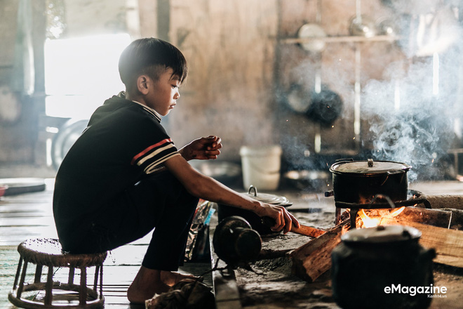 Lên bản Bống Hà gặp cậu bé đạp xe 100km thăm em: Vì vạn sự đều có bắt đầu và kết thúc, chỉ có anh em mình luôn luôn bên nhau