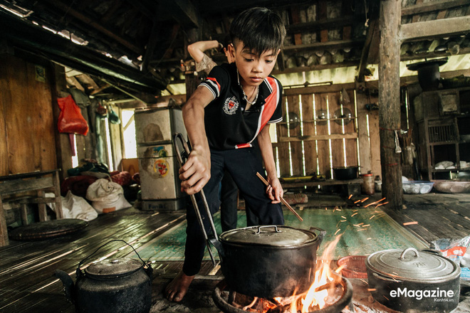 Lên bản Bống Hà gặp cậu bé đạp xe 100km thăm em: Vì vạn sự đều có bắt đầu và kết thúc, chỉ có anh em mình luôn luôn bên nhau