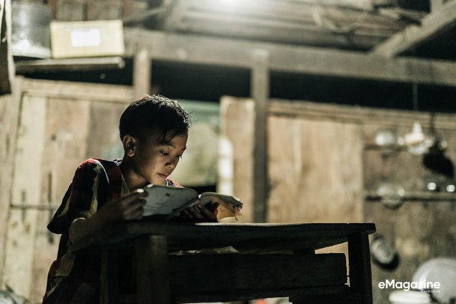 Lên bản Bống Hà gặp cậu bé đạp xe 100km thăm em: Vì vạn sự đều có bắt đầu và kết thúc, chỉ có anh em mình luôn luôn bên nhau