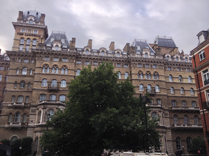 Chuyện rùng rợn về khách sạn ma ám nổi tiếng nhất nước Anh