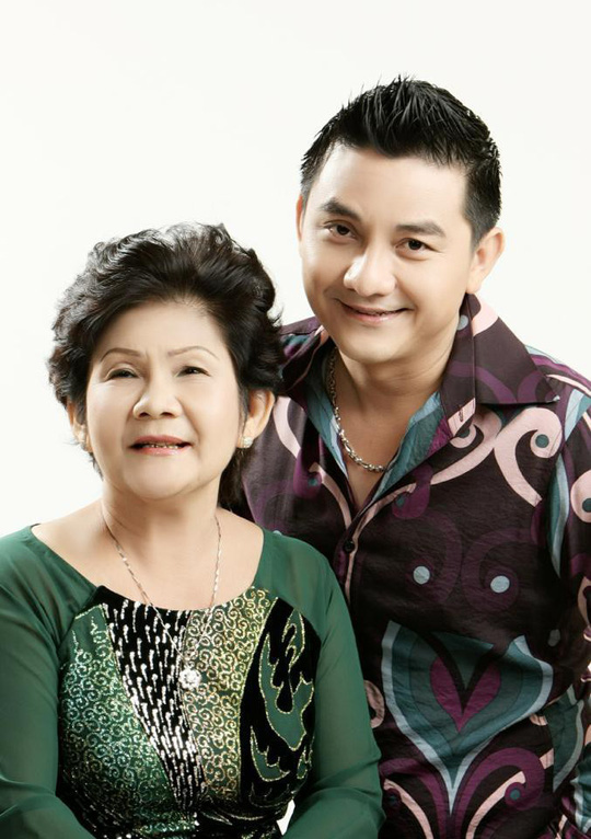 Mẹ của nghệ sĩ Anh Vũ: Thương con cả đời hiếu thảo với mẹ, với gia đình!