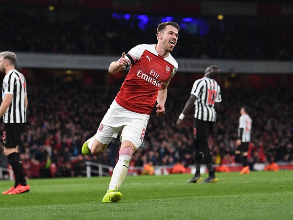 Clip: Lacazette lốp bóng siêu phẩm, Arsenal đánh chiếm vị trí thứ 3 của Tottenham