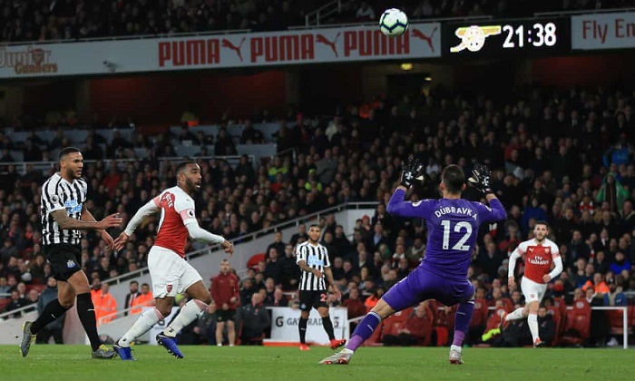 Clip: Lacazette lốp bóng siêu phẩm, Arsenal đánh chiếm vị trí thứ 3 của Tottenham