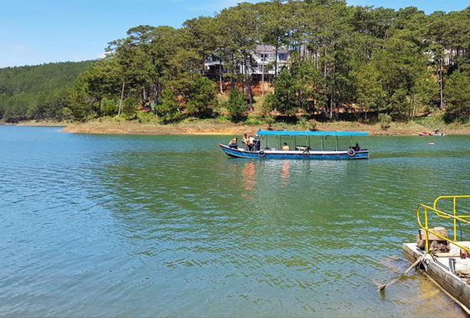 Chết đuối ở hồ Tuyền Lâm vì thuyền bị thủng