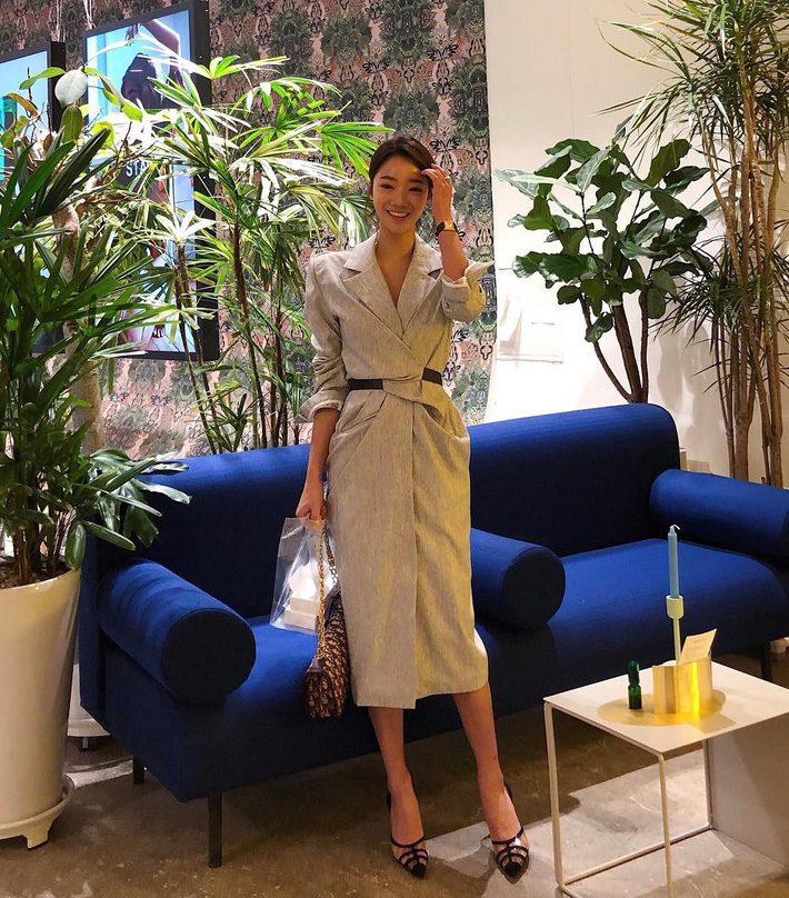 Nàng công sở cứ tưởng mặc đồ theo style sang xịn khó lắm, nhưng hóa ra lại cực dễ nếu học theo 15 set đồ dưới đây