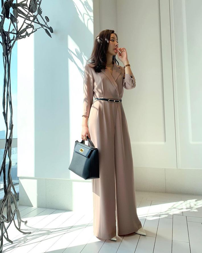 Nàng công sở cứ tưởng mặc đồ theo style sang xịn khó lắm, nhưng hóa ra lại cực dễ nếu học theo 15 set đồ dưới đây