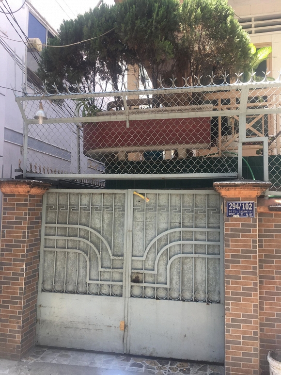 Nhà nghệ sĩ Anh Vũ đóng im lìm, mẹ già tăng huyết áp vì sốc, hàng xóm bật khóc vì thương