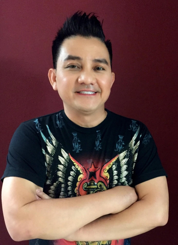 Nhà nghệ sĩ Anh Vũ đóng im lìm, mẹ già tăng huyết áp vì sốc, hàng xóm bật khóc vì thương