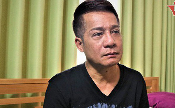 Minh Nhí: Tôi không ngủ được, Vũ cho tôi 1 viên, uống nửa viên là ngủ tới Mỹ. Thế mà Vũ uống 5 viên