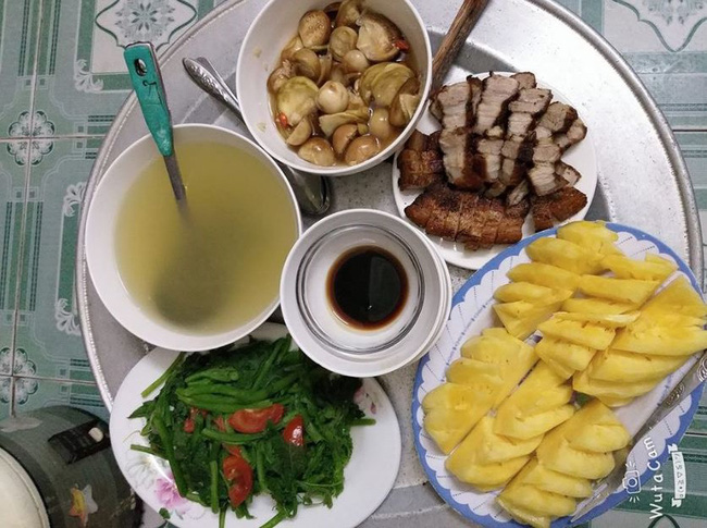 Đang ngờ vực mẹ trẻ vì mâm cơm cho 4 người mà có 45k, hội chị em bỗng quay ngoắt 180 độ sang xin địa chỉ đi chợ